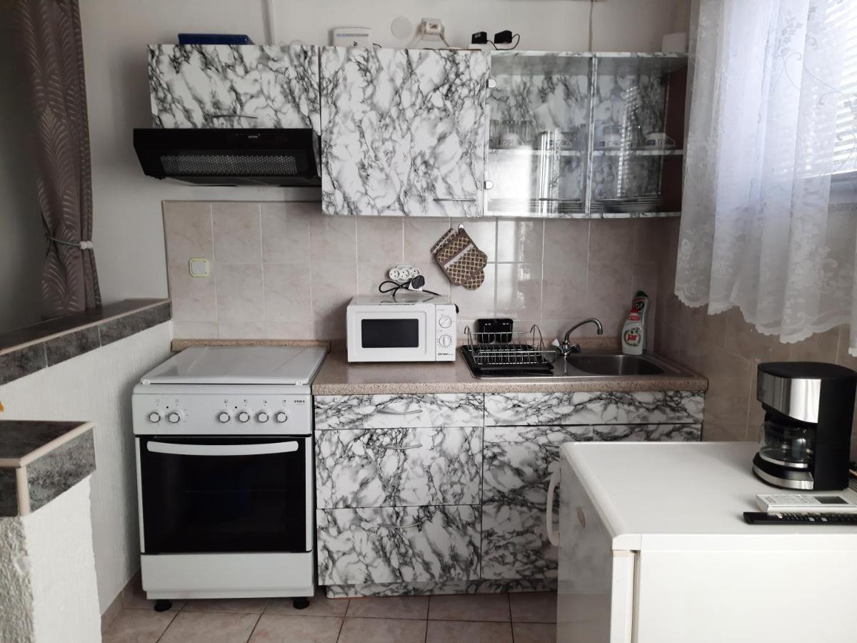 Apartmani Ana-Lora Lopar Exterior foto